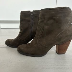 Crown Vintage Green Suede Booties 8.5